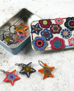 cajita con marcadores de punto estrellas grannies